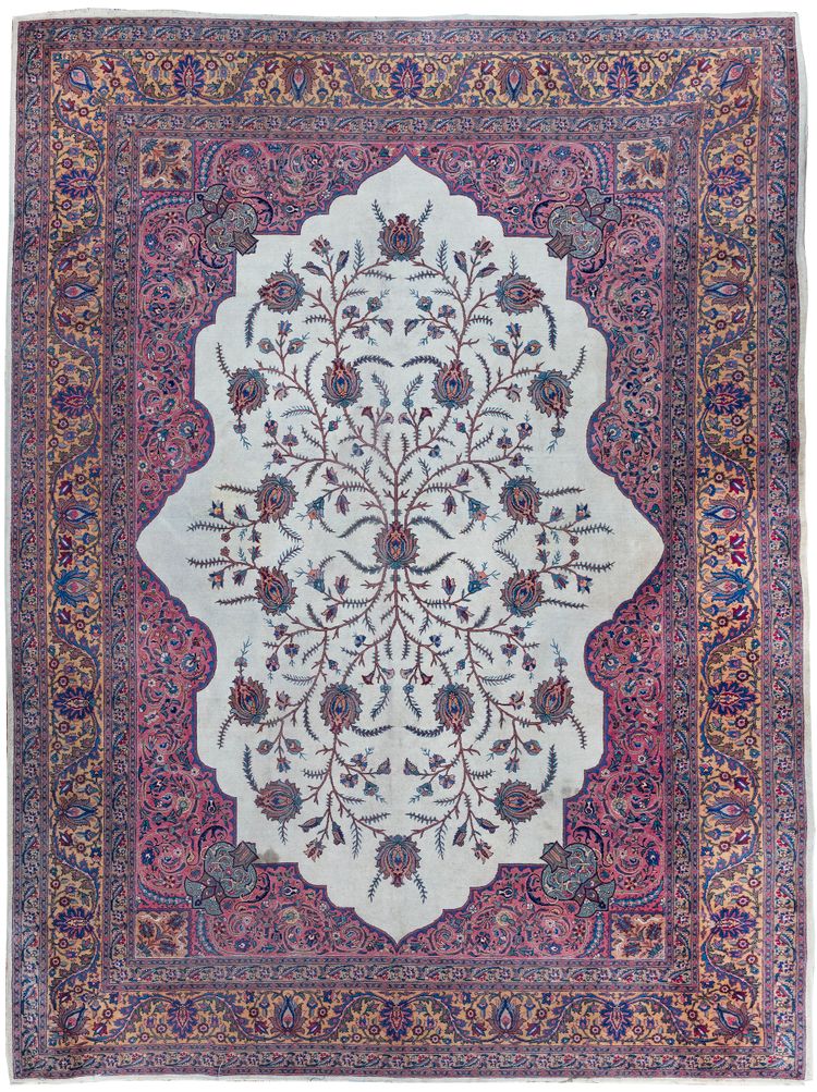 A PERSIAN TABRIZ CARPET, CA 1920