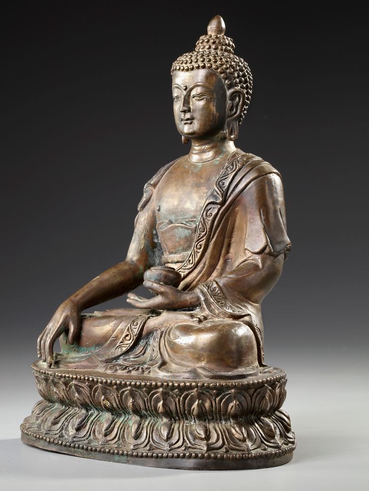 A SINO-TIBETAN BRONZE SEATED BUDDHA,  20TH CENTURY
