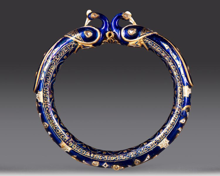 A GEM-SET ENAMELLED GOLD BANGLE, (KADA) NORTH INDIA 19TH CENTURY