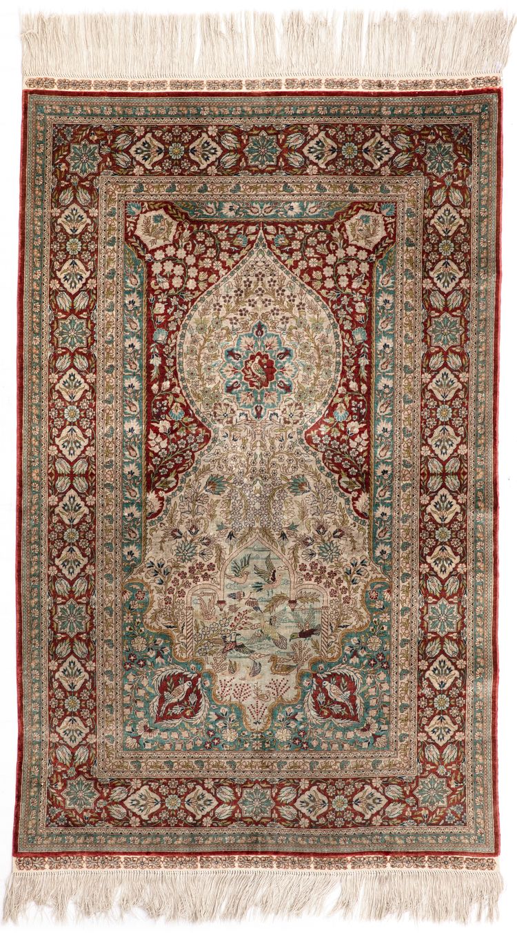 AN EXTREMELY FINE SILK HEREKE RUG, 20TH CENTURY