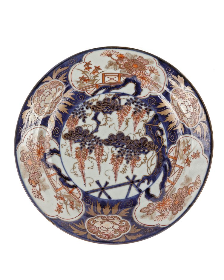 A JAPANESE IMARI PORCELAIN, 17TH CENTURY