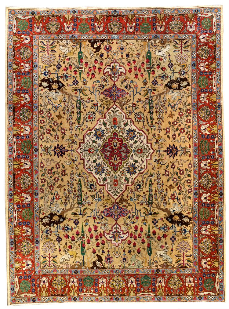 A PERSIAN TABRIZ CARPET, FIRST HALF 20TH CENTURY