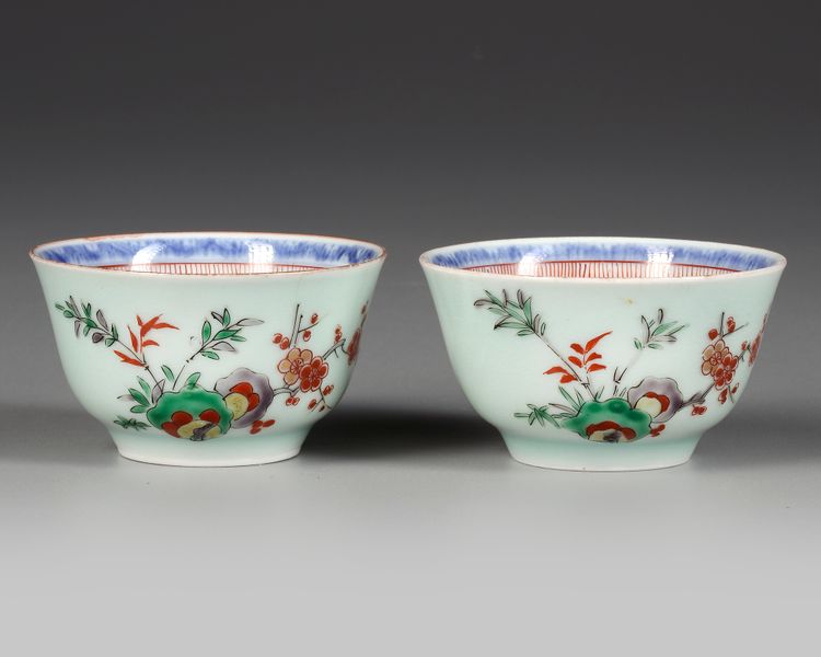 A PAIR OF JAPANESE ARITA CUPS 17TH CENTURY