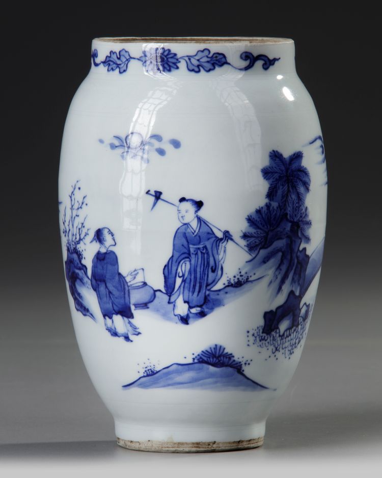 A CHINESE BLUE AND WHITE JAR, 20TH CENTURY