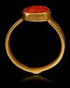 AN AGATE SEAL GOLD RING