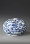A CHINESE BLUE AND WHITE BOX WITH COVER, MING DYNASTY (1368-1644)