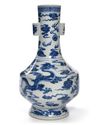A CHINESE BLUE AND WHITE DRAGONS BOTTLE VASE, CHINA, 19TH-20TH CENTURY