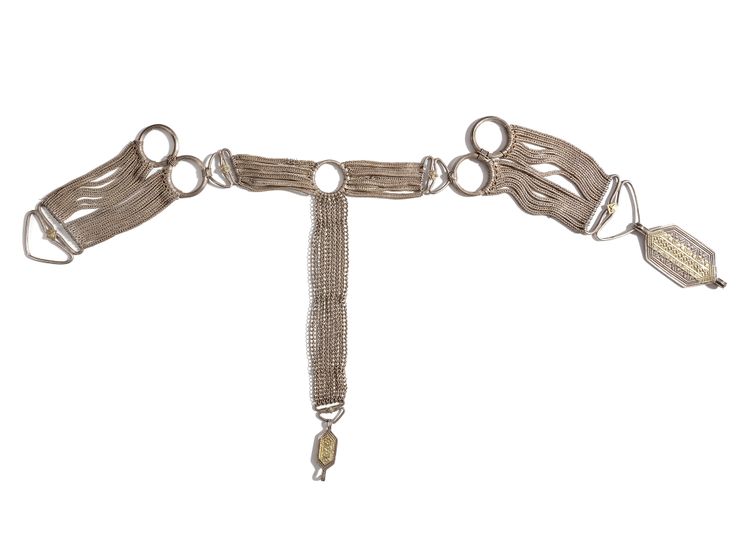 A SILVER NECKLACE, OMAN, 19TH CENTURY