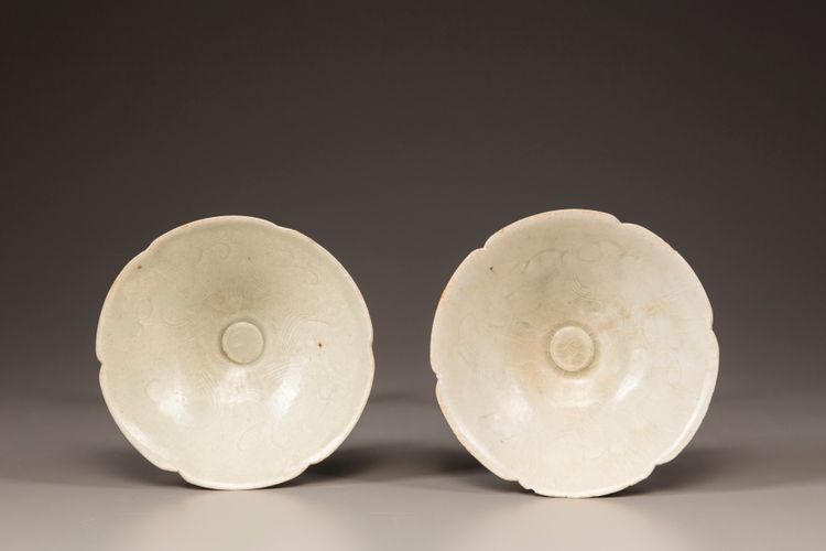 A pair of qingbai petal-lobed bowls