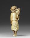 A JAPANESE IVORY NETSUKE, 19TH CENTURY