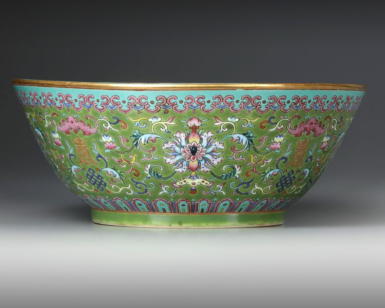 A  LARGE FAMILLE ROSE GREEN-GROUND BOWL DAOGUANG SIX-CHARACTER SEAL MARKS IN IRON RED AND OF THE PERIOD (1821-1850)