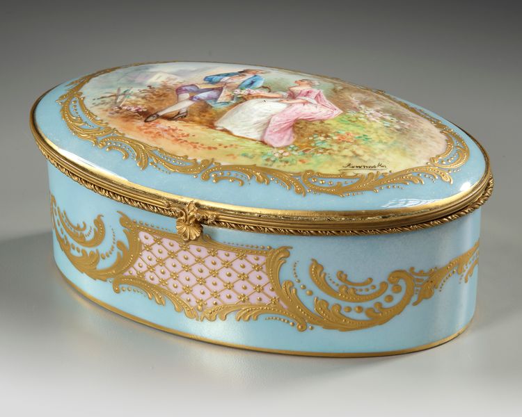 A SEVRES PORCELAIN JEWELRY BOX, 19TH CENTURY