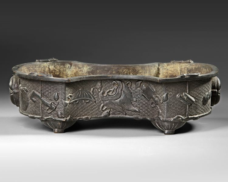 A JAPANESE BRONZE SUIBAN IN THE SHAPE OF A MALLET, MEIJI PERIOD (1868-1912)