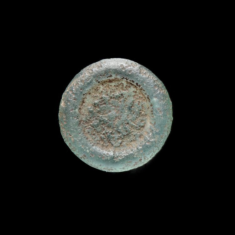A FATIMID GLASS WEIGHT OF DIRHAM, EGYPT AL-MUSTANSIR BI-ALLAH (AH 427-487 / 1036-1094 AD)