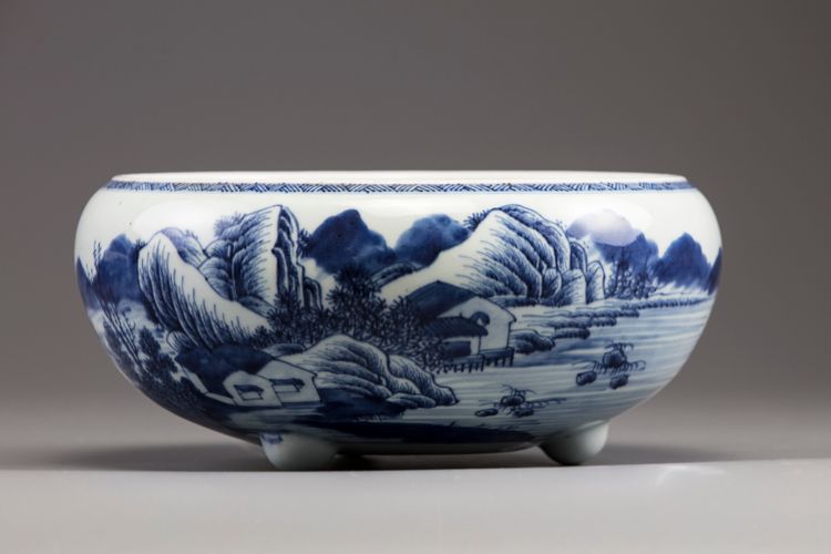 A Chinese blue and white tripod censer