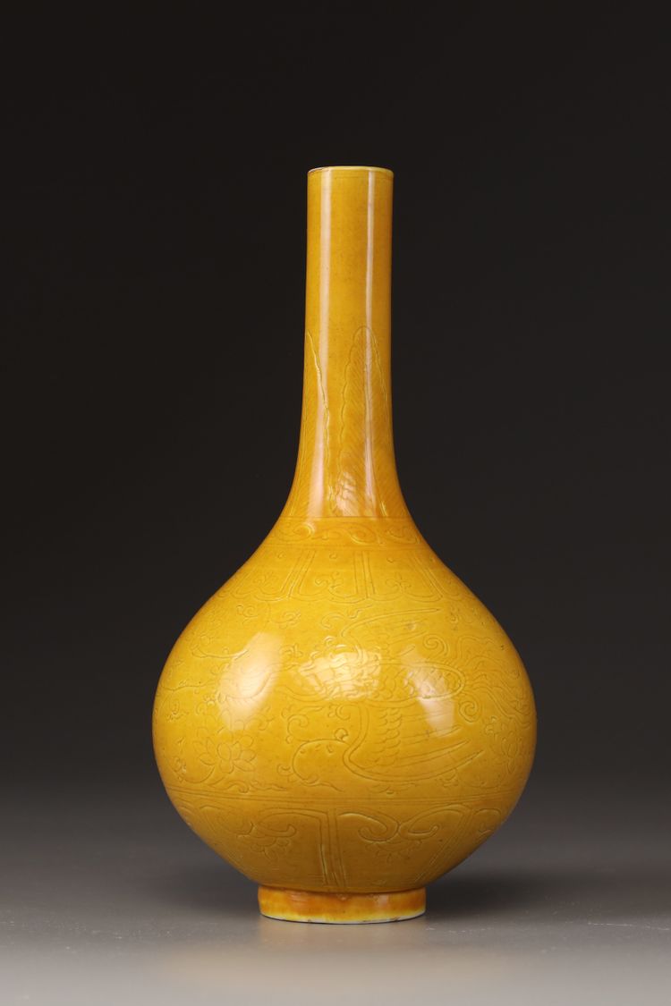 A yellow-glazed bottle vase