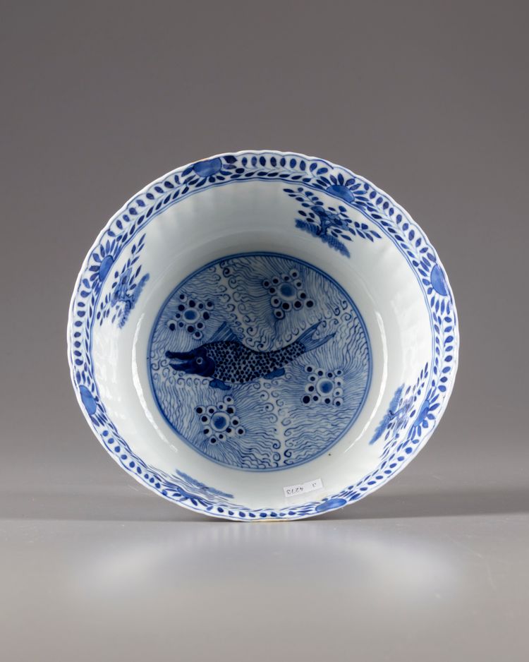 A CHINESE BLUE AND WHITE BOWL, 19TH CENTURY