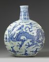 A LARGE CHINESE BLUE AND WHITE 'DRAGON' MOON FLASK
