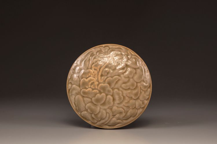 A Yue celadon carved and moulded ‘peony’ circular box and cover