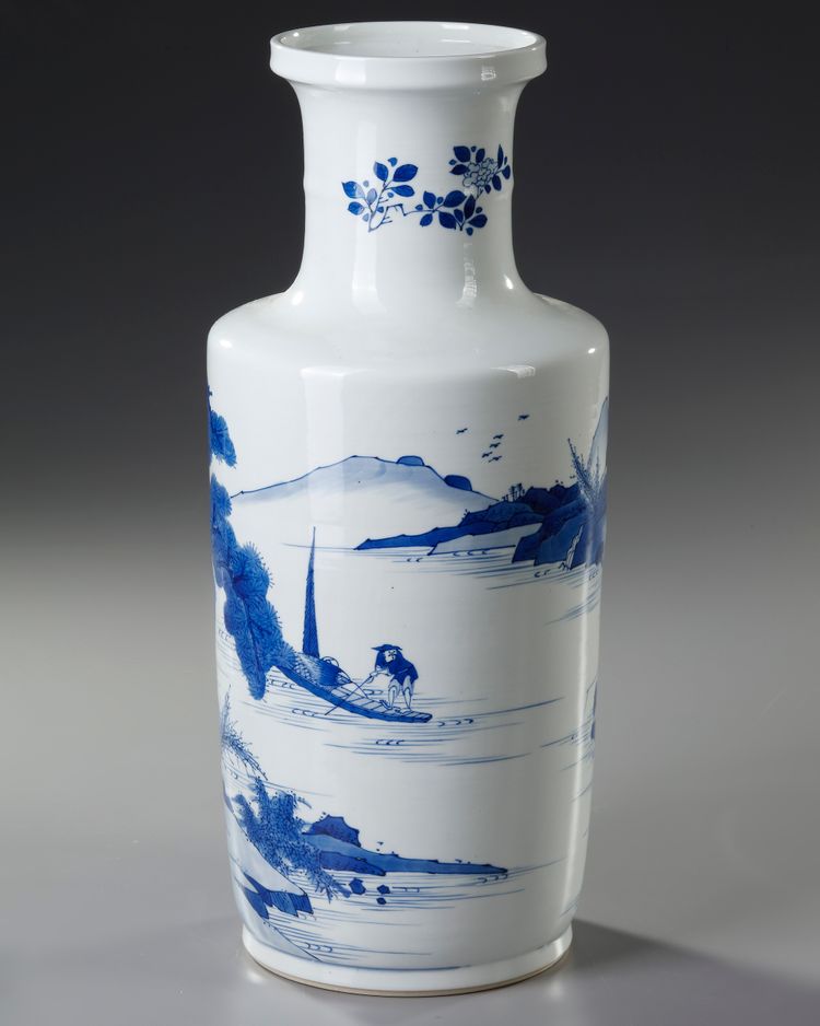 A CHINESE BLUE AND WHITE ROULEAU VASE, QING DYNASTY (1644-1911)