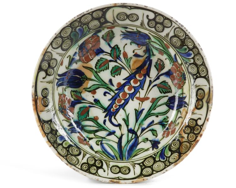 AN IZNIK POTTERY DISH WITH QUATRE FLEURS DECORATION, OTTOMAN TURKEY, 16TH CENTURY