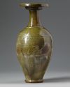 A Chinese green-glazed pottery vase