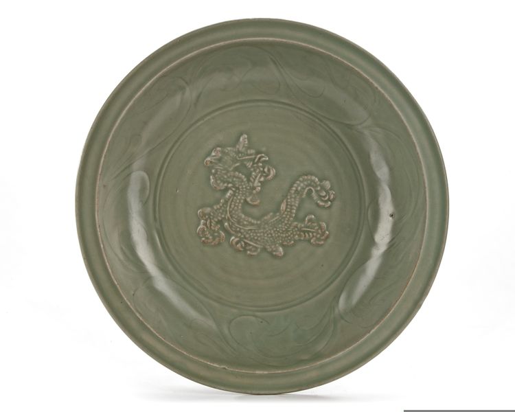 A LARGE CHINESE CELADON DRAGON DISH, MING DYNASTY (1368-1644)