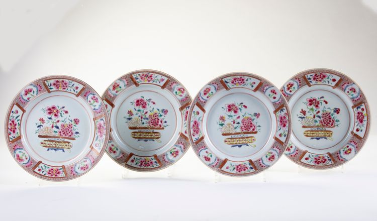 FOUR CHINESE FAMILLE ROSE DISHES