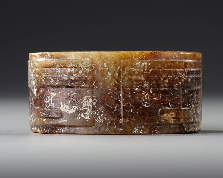 A LARGE ARCHAISTIC JADE CONG, MING DYNASTY (1368-1644)