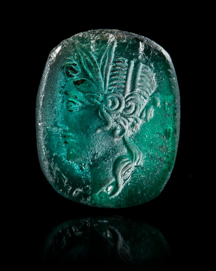 A CAST GLASS INTAGLIO, 18TH CENTURY