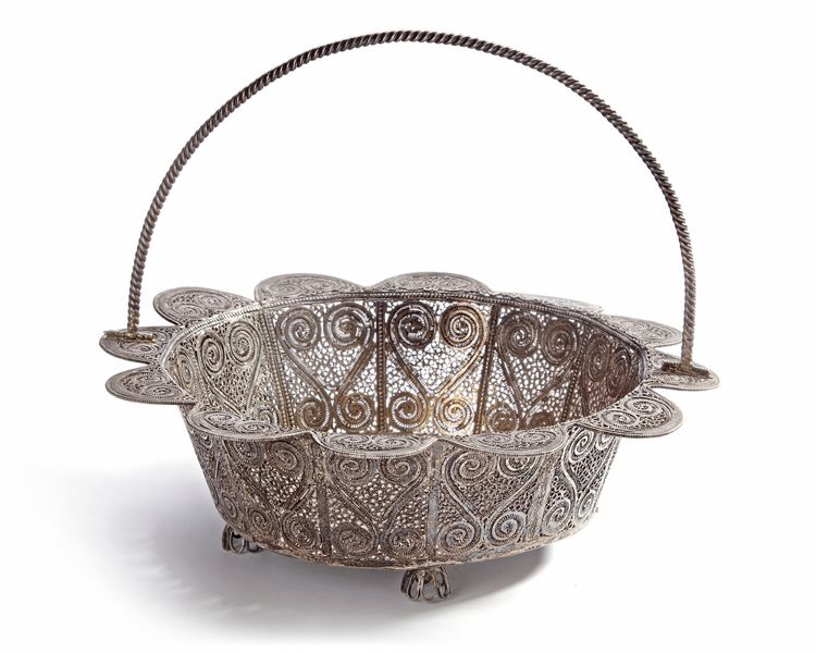 AN OTTOMAN SILVER FILIGREE BASKET, 19TH CENTURY