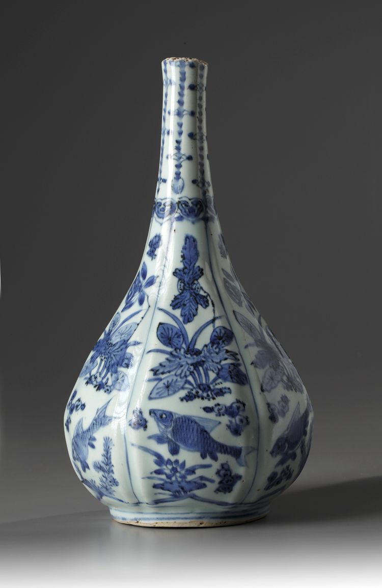 A Blue and White Kraak Ware Vase