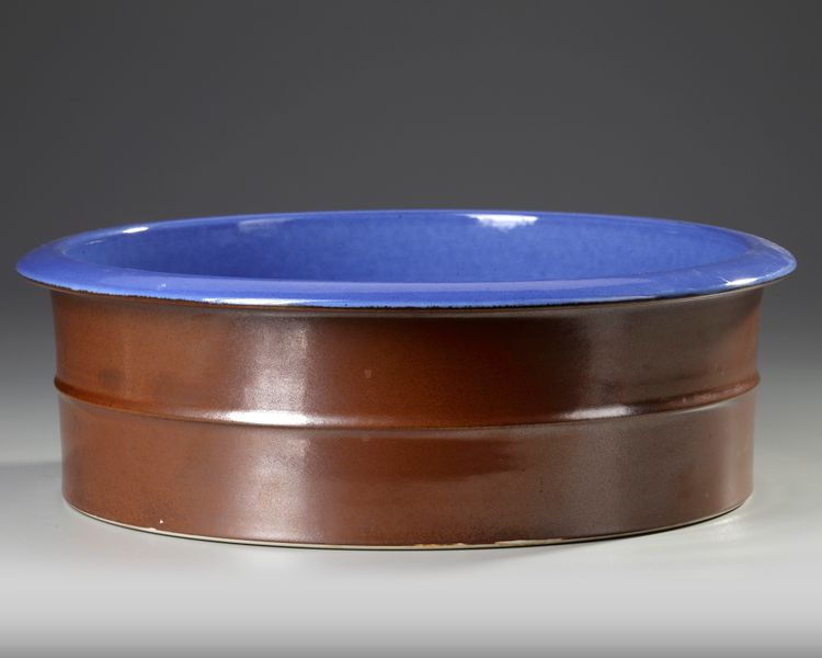 A CHINESE BLUE AND BROWN GLAZED BASIN, QING DYNASTY (1644-1911)