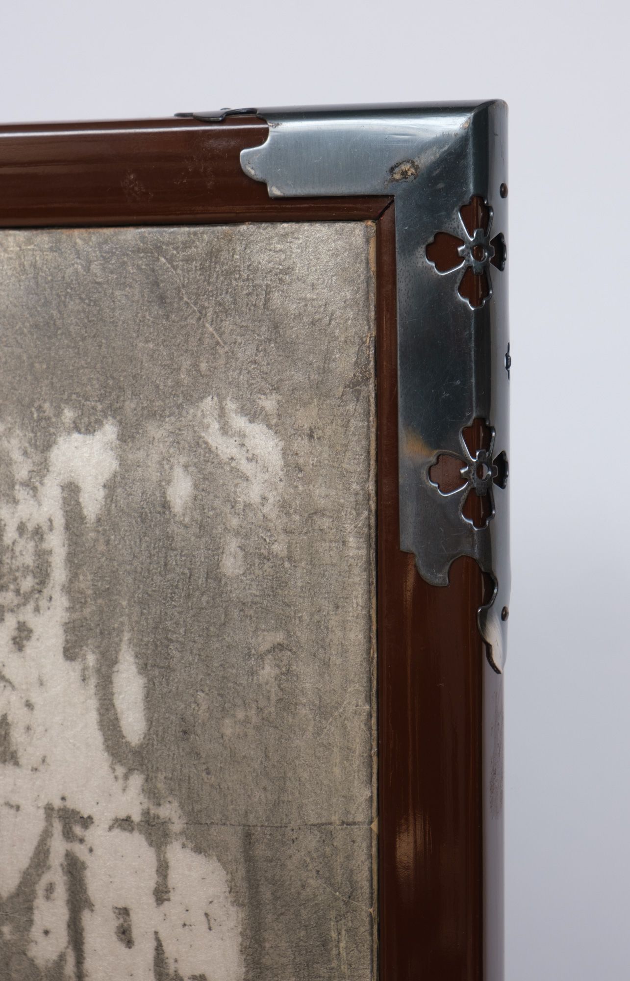 椿ページ A JAPANESE TWO-PANEL SILVER LEAF ROOM DIVIDER 屏風 (BYÔBU