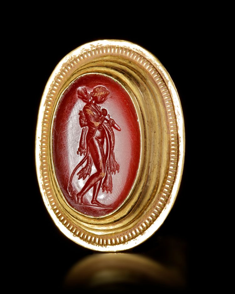 A LARGE HELLENISTIC RING WITH INTAGLIO OF OMPHALE, 2ND-1ST CENTURY BC