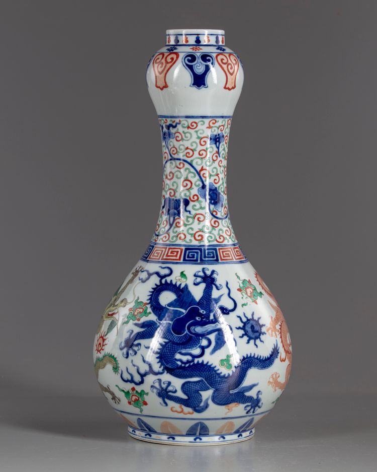 A Chinese wucai glazed 'dragons' garlic-head vase