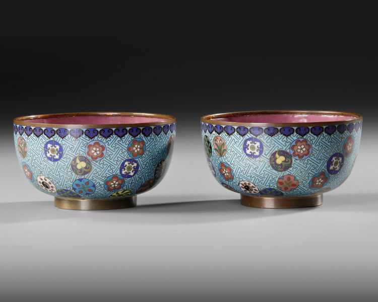 PAIR OF CHINESE CLOISONNÉ ENAMEL BOWLS, 19TH CENTURY
