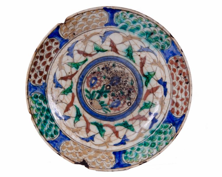 A PERSIAN KUBACHI POLYCHROME POTTERY DISH, NORTH-IRAN, EARLY 17TH CENTURY