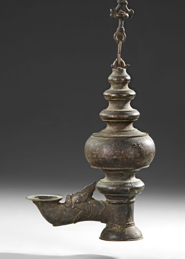 AN INDIAN TEMPLE BRONZE OIL LAMP,  DECCAN OR SOUTH INDIA, 16TH/17TH CENTURY