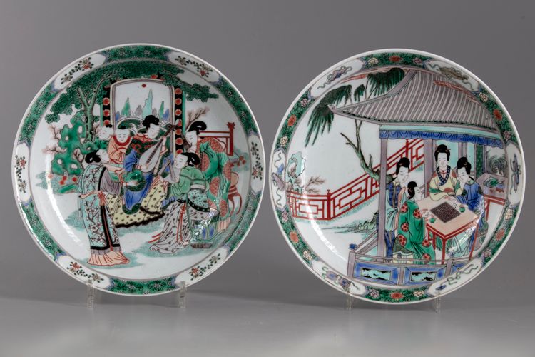 TWO CHINESE FAMILLE VERTE DISHES, 20TH CENTURY