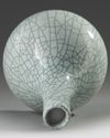 A CHINESE GE-STYLE CRACKLE-GLAZED BOTTLE VASE