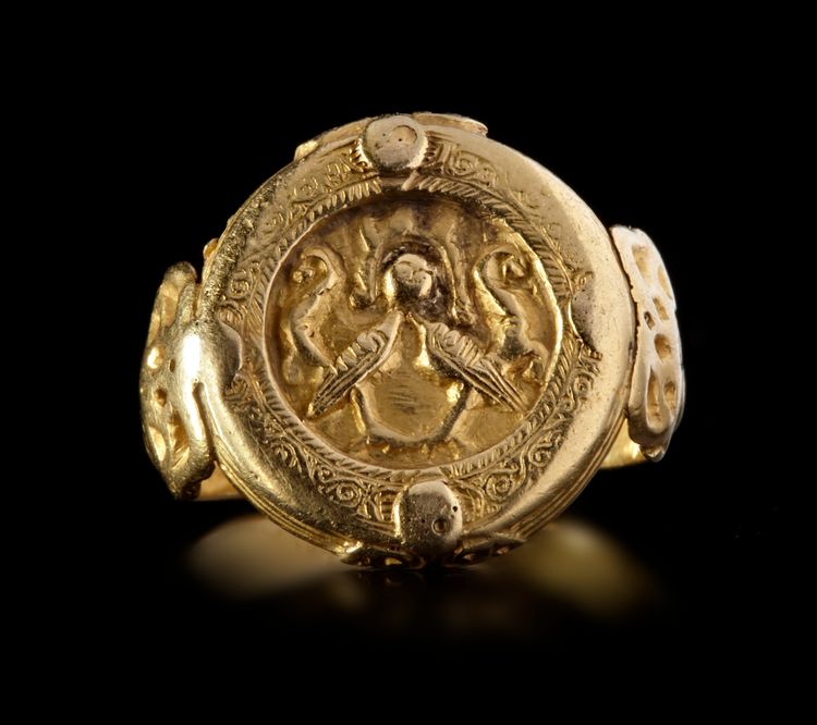 A GOLD SEAL RING