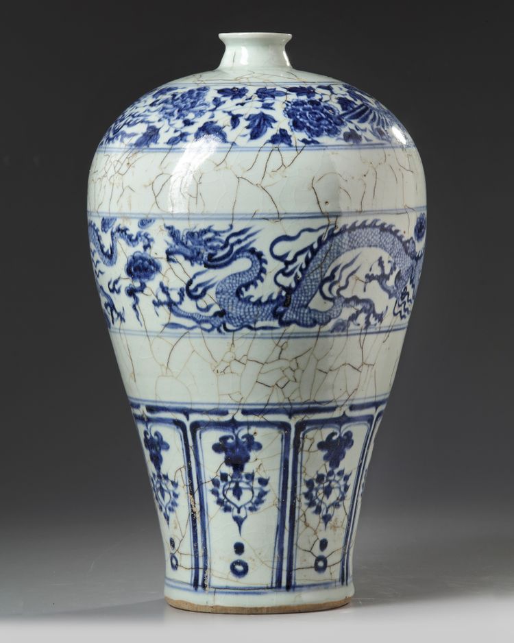 A large Chinese meiping crackled vase