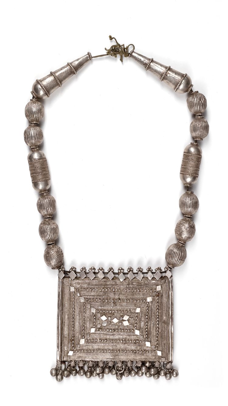 AN ISLAMIC SILVER NECKLACE, YEMEN, 19TH CENTURY