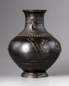 A CHINESE BRONZE VASE, 19TH CENTURY
