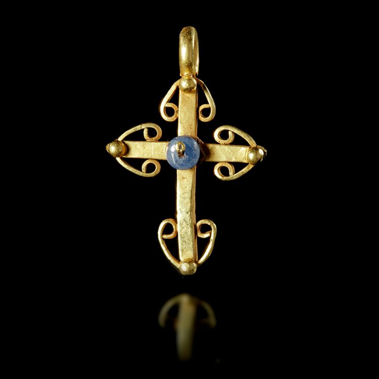 AN UNUSUAL BYZANTINE GOLD CROSS, 6TH-7TH CENTURY AD