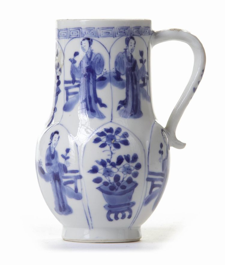 A CHINESE BLUE AND WHITE EWER, KANGXI PERIOD (1662-1722)