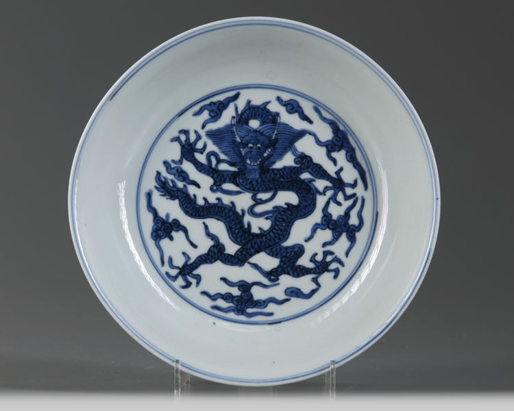 A Chinese blue and white 'dragon' dish