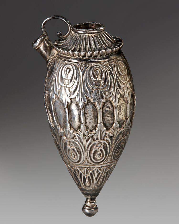 AN INDIAN SILVER HOOKAH BASE, 19TH CENTURY