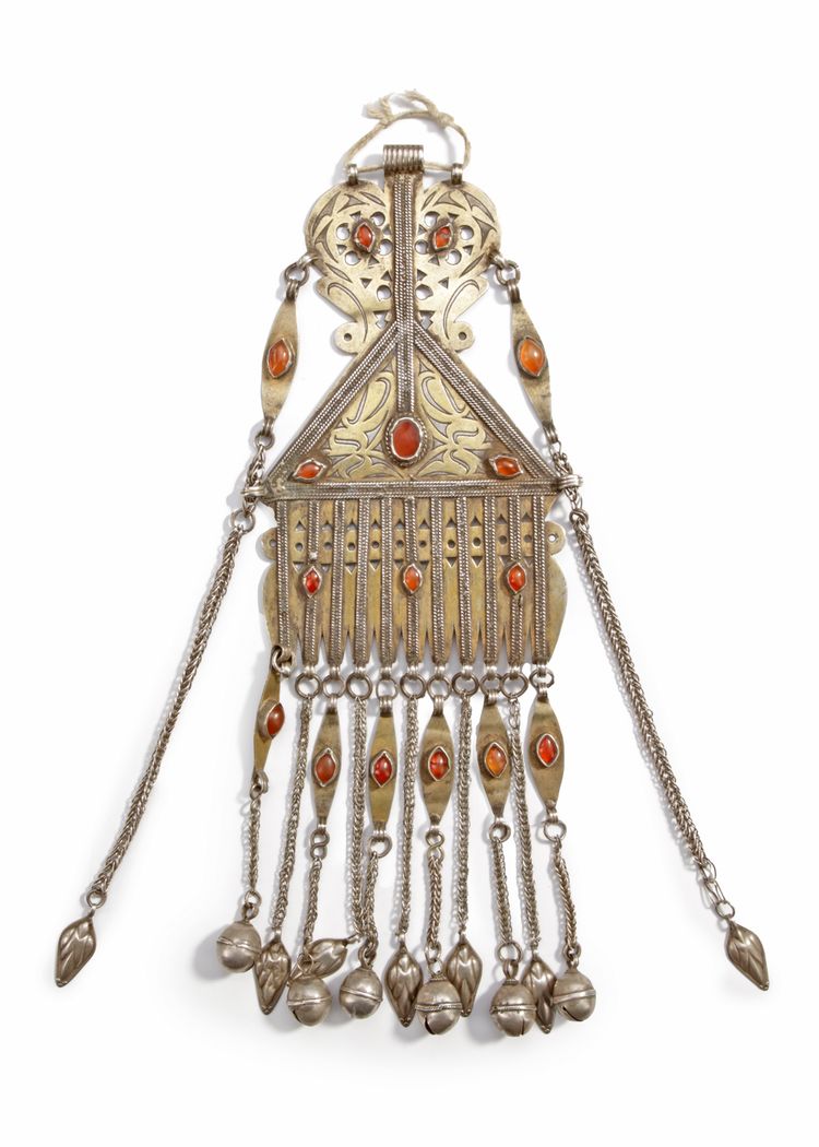 A SILVER PENDANT, TURKMENISTAN, 19TH CENTURY